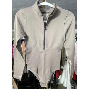 OQQ Women’s Bodysuits Sexy Ribbed Beige 1/4 Zip Front Long Sleeve Size Medium M